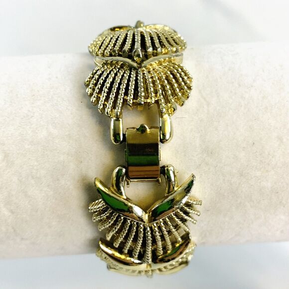 Vtg Coro Gold Tone Metal Bracelet Fold Over Clasp Signed 7" Scallop Fan Links - Picture 4 of 6